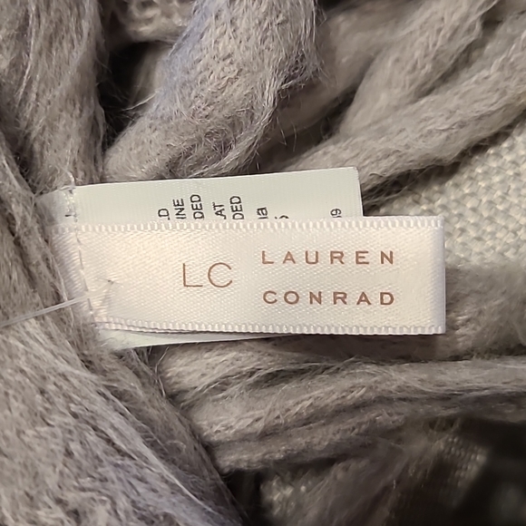 LC LAUREN CONRAD BRAND BEAUTIFUL GRAY SCARF WITH FRINGE - Picture 7 of 8